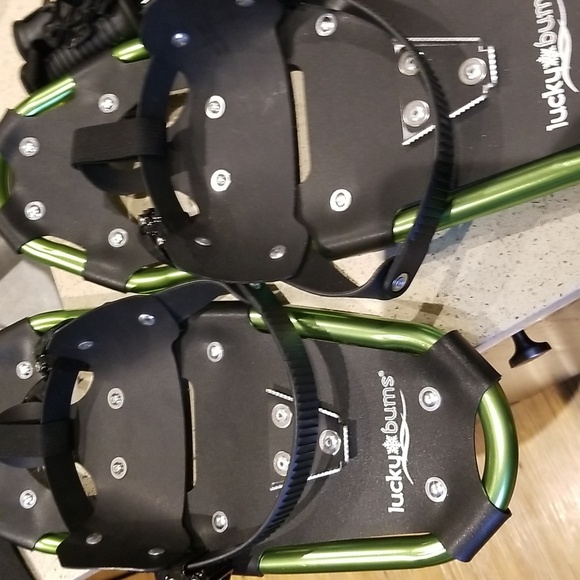 LuckyBum Snowshoes NWTS with carrying bag as well as walking sticks - Picture 6 of 10